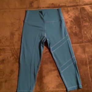 ZYIA size 6-8 Brilliant cropped high rise leggings